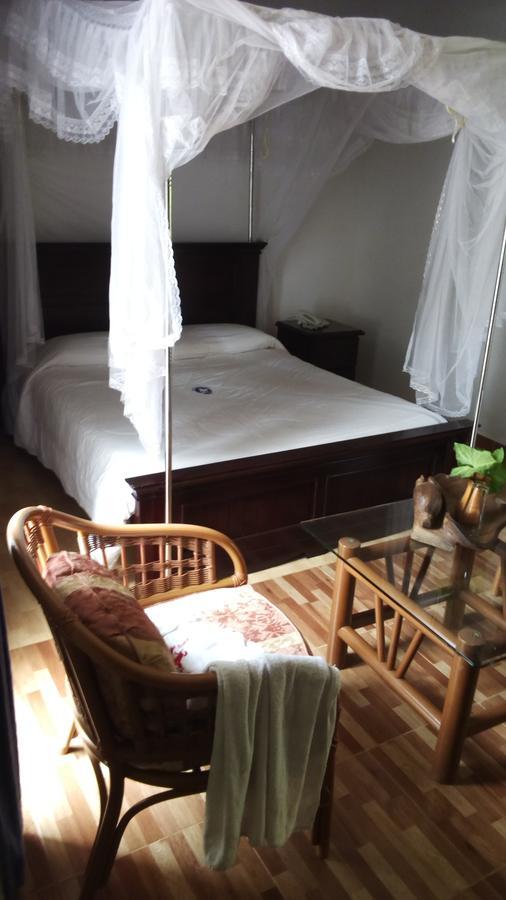 White Horse Inn Kabale Екстер'єр фото