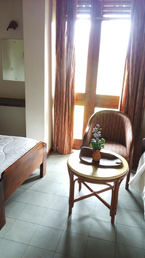 White Horse Inn Kabale Екстер'єр фото