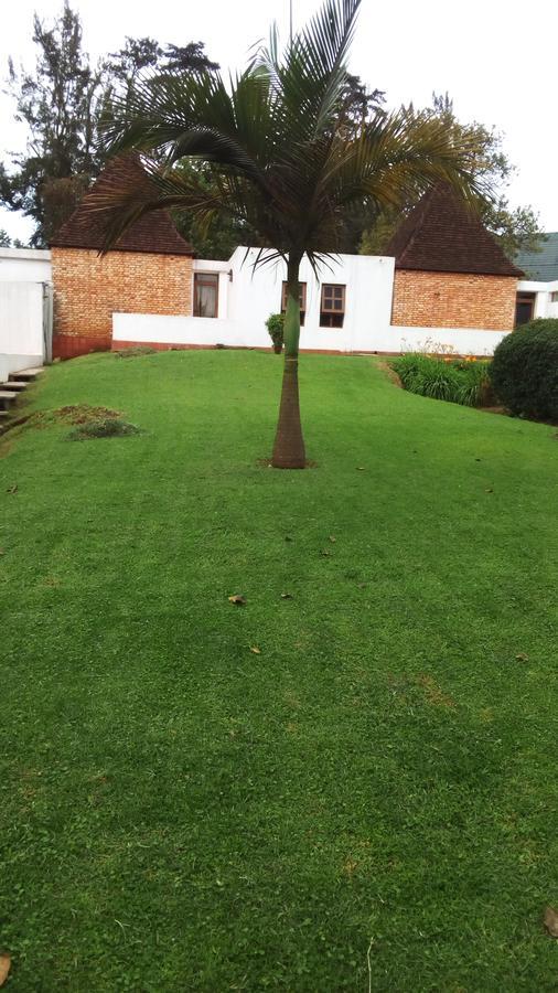 White Horse Inn Kabale Екстер'єр фото