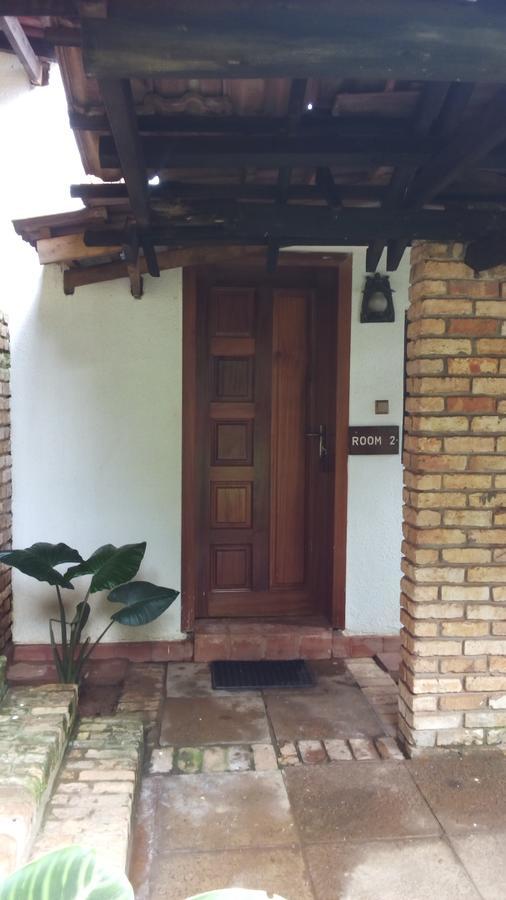 White Horse Inn Kabale Екстер'єр фото