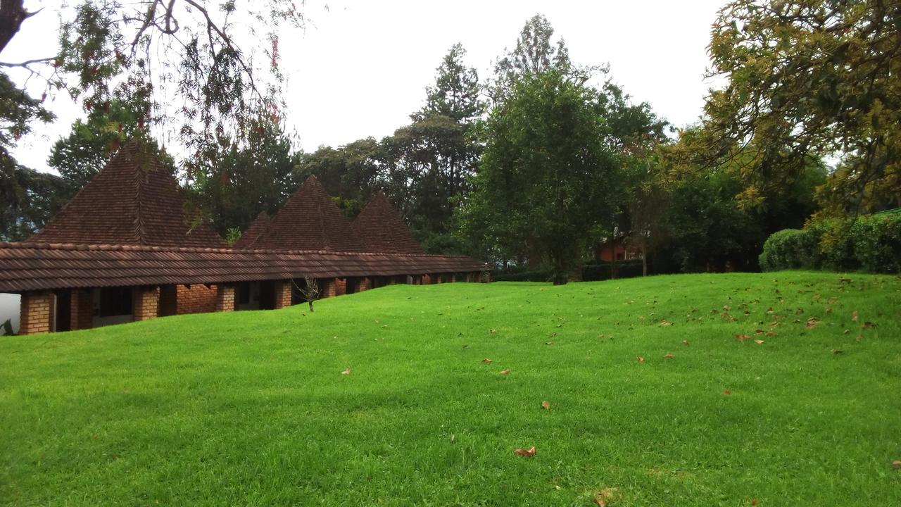 White Horse Inn Kabale Екстер'єр фото