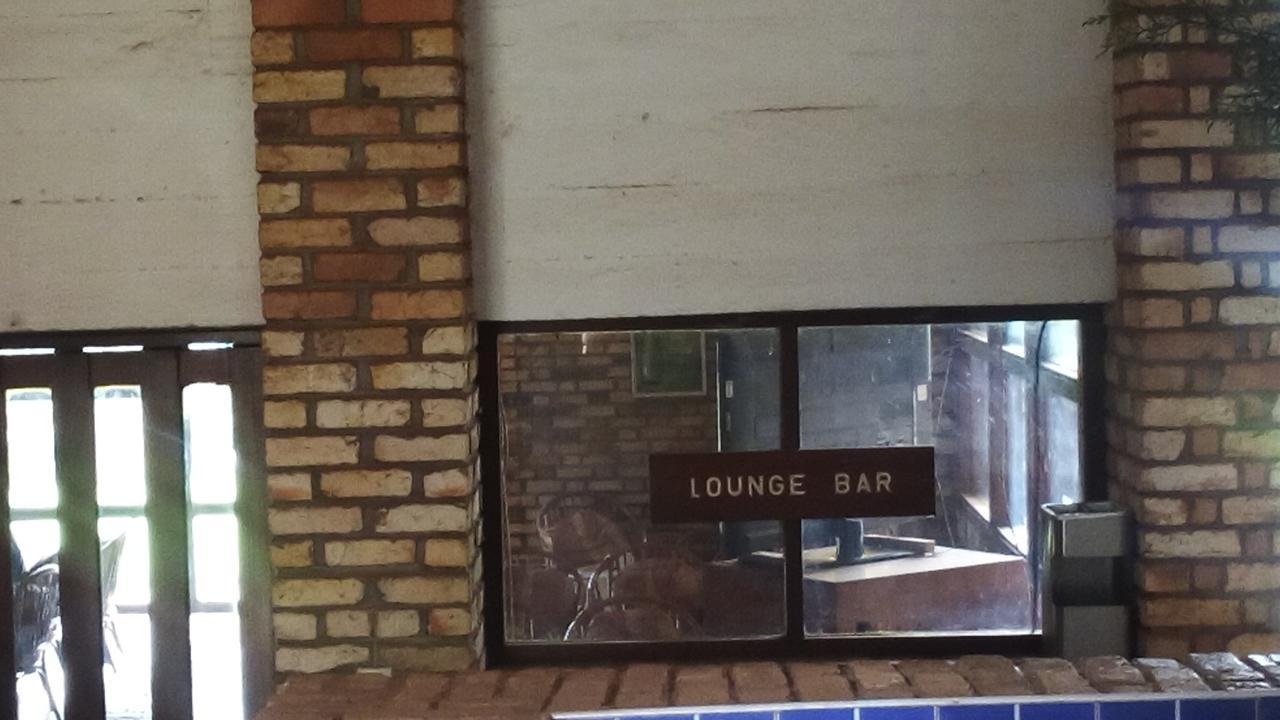 White Horse Inn Kabale Екстер'єр фото